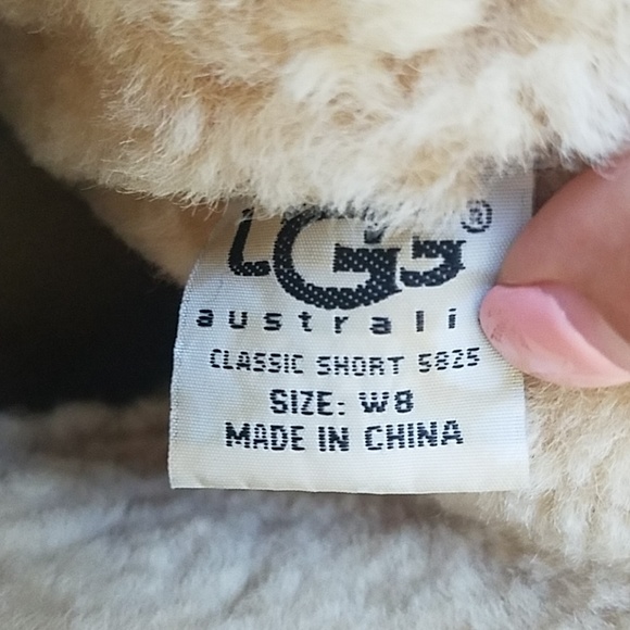 Classic UGG boots in light caramel color - Picture 4 of 6